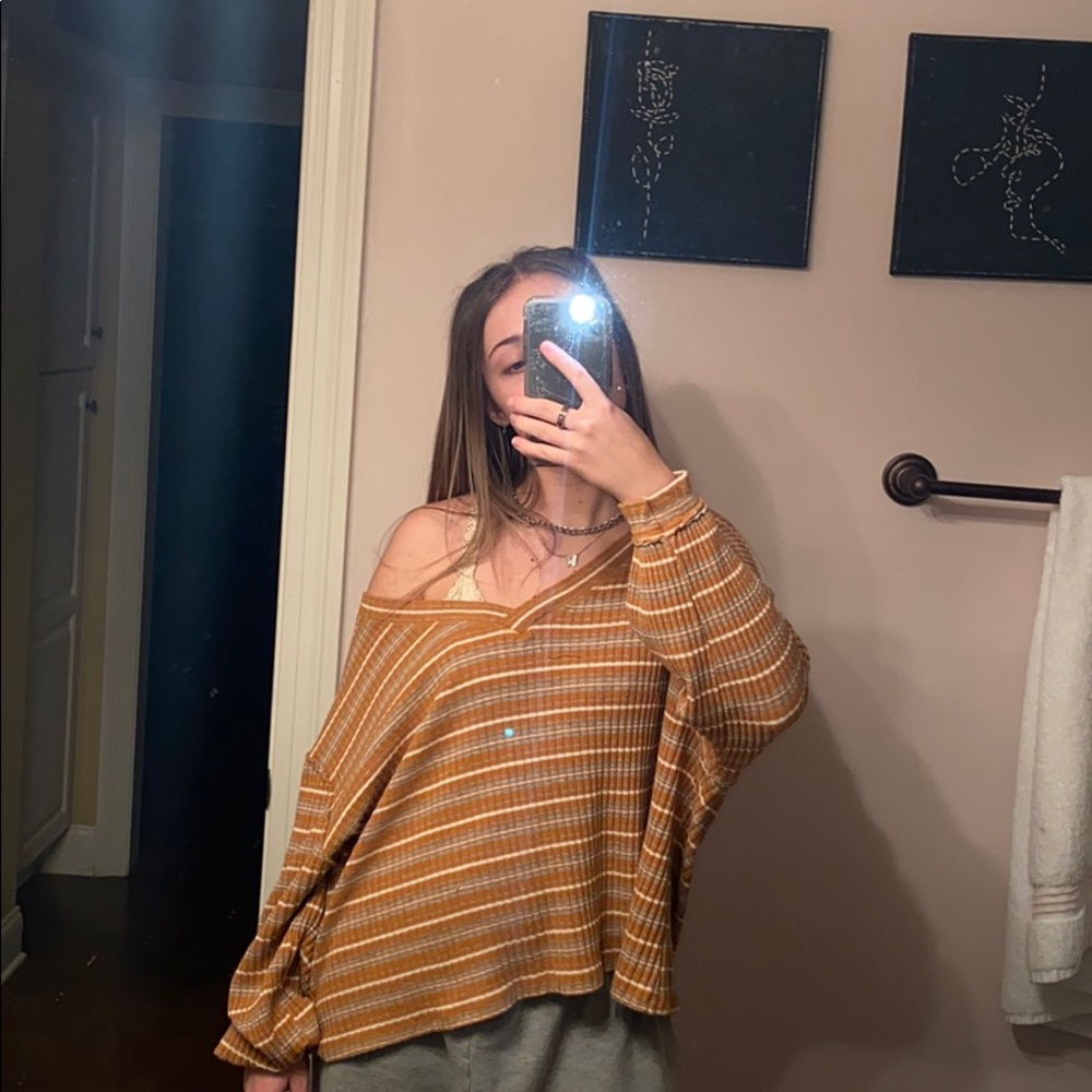 Oversized Sweater - Picture 2 of 3